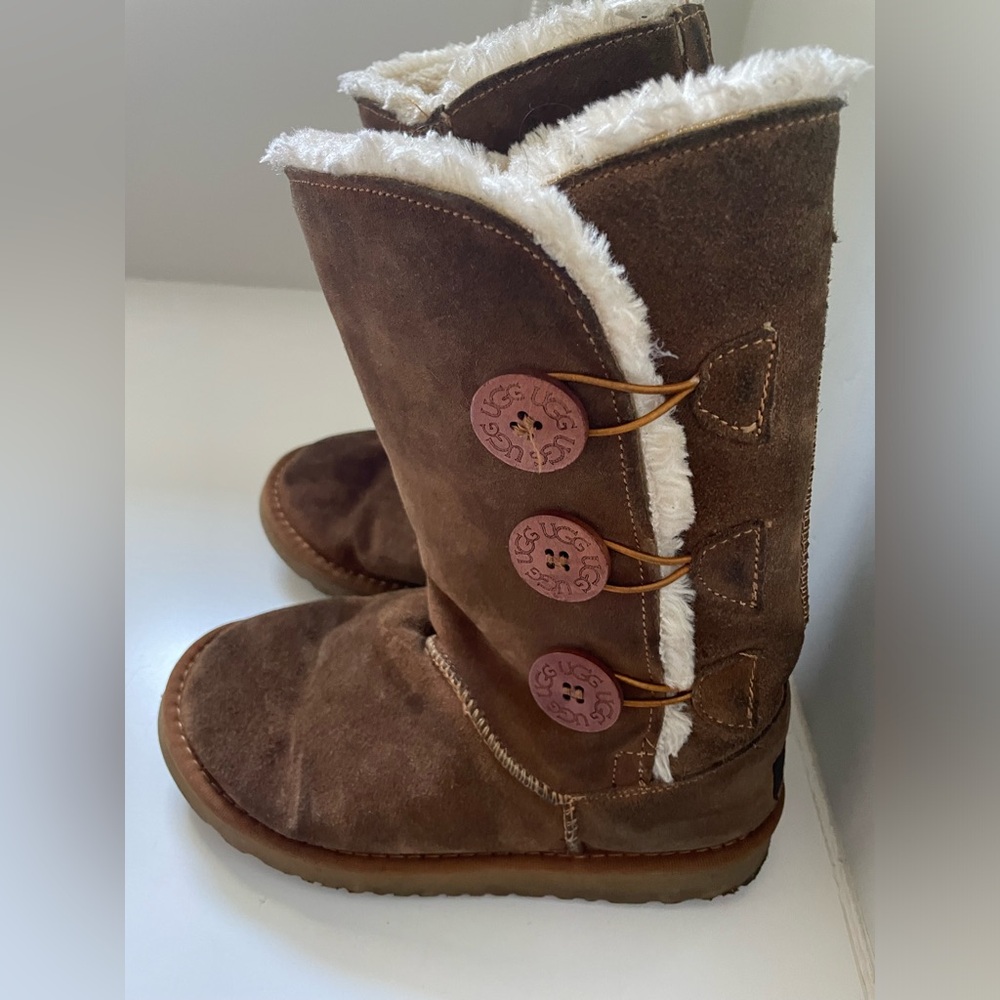 Ugg Bailey Three Button Shearling Lined Boots Che… - image 2